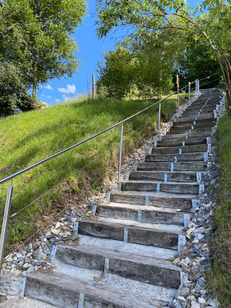 Escalier en pierre menant au mayen de Lucien et Thérèse