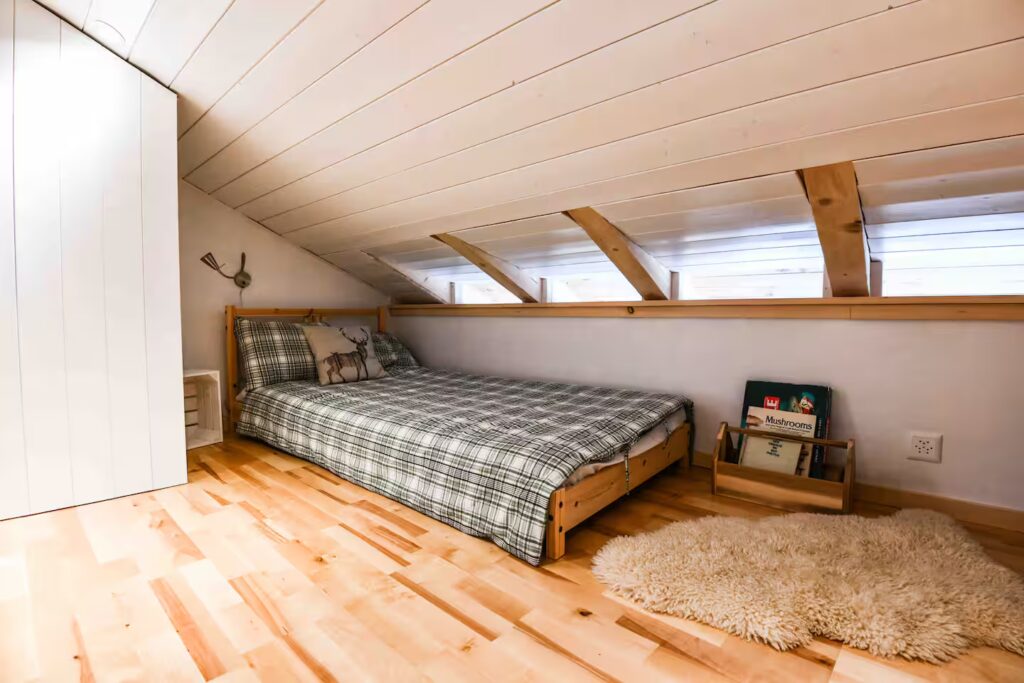 Attic bedroom at Le Raccard de Louise