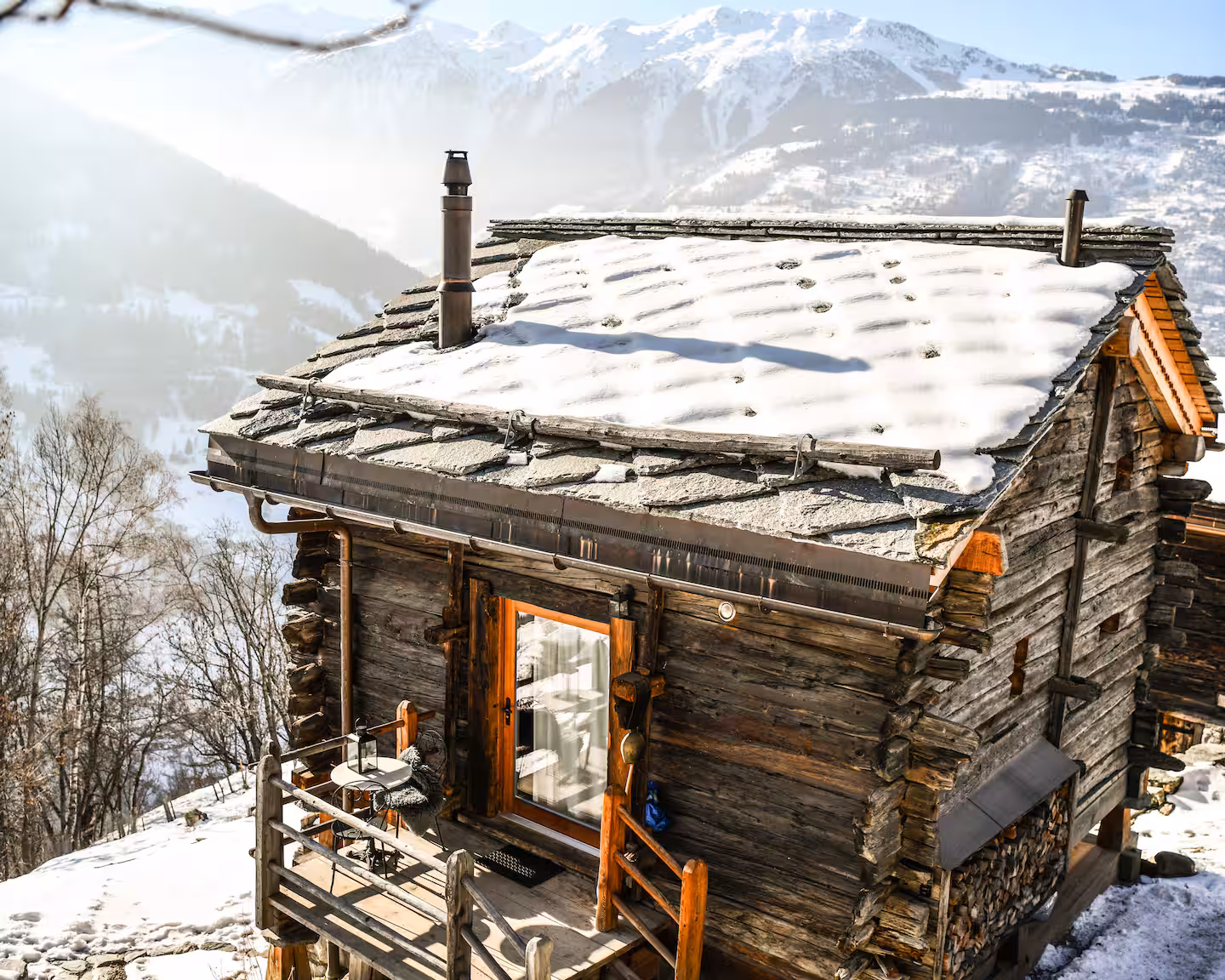Le Raccard de Louise sous la neige, vue sur les Alpes